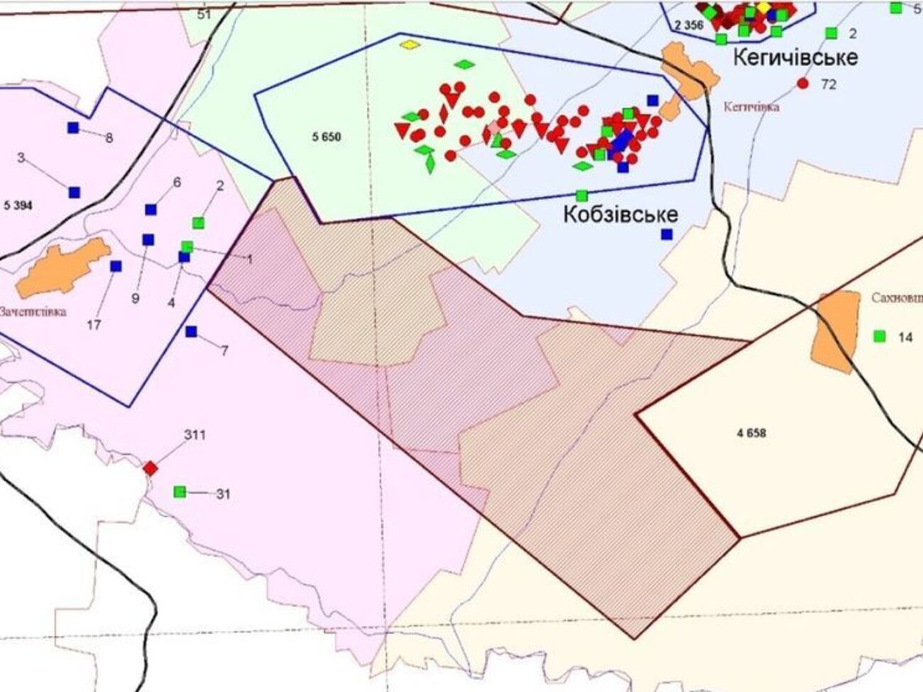 Карта розташування нафтогазових свердловин та ліцензійних ділянок на території, прилеглій до Південно-Кобзівської площі