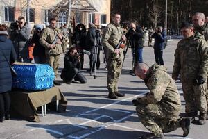 Попрощатися з Русланом Дейнекою прийшли побратими, близькі та родичі