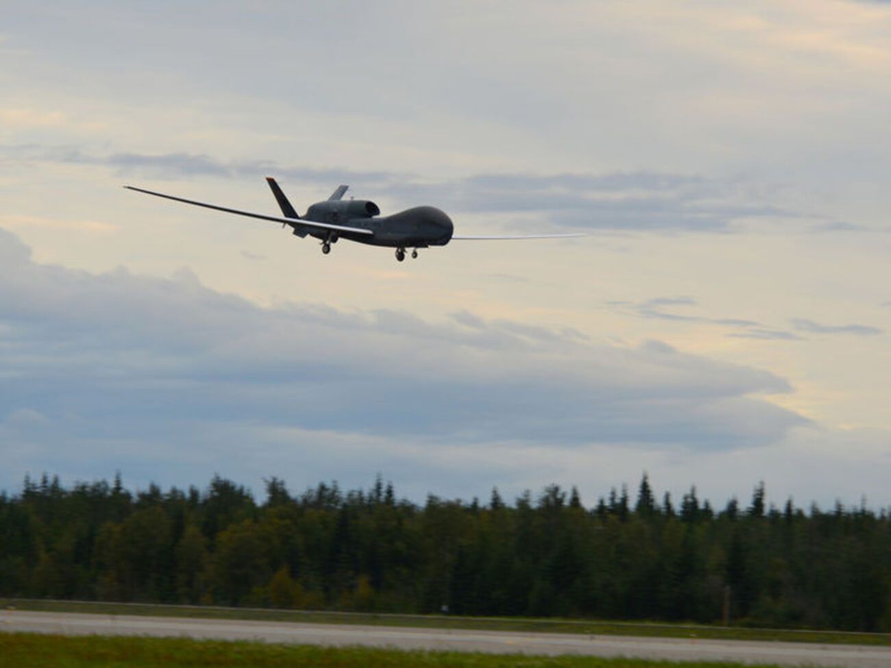 RQ-4B Global Hawk в течение семи часов летал над линией разграничения на Донбассе, а потом провел разведку черноморского побережья РФ