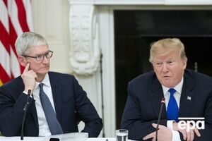 Трамп встретился с Куком