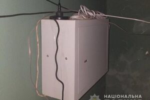 Пристрій для прослуховування виявили в будинку на тій самій вулиці, де розташований офіс Зеленського