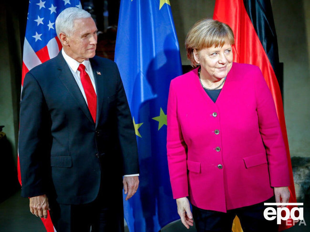 По информации Bloomberg, Пенс не смог убедить Меркель провести операцию у берегов РФ