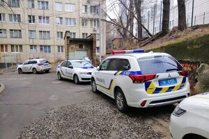 4 марта полицейские изъяли оборудование для прослушки в доме напротив офиса Зеленского