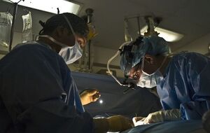 Во время операции у пациента остановилось сердце