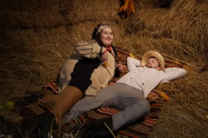 Баба Доцька зняла ролик-пародію на Maruv у сараї