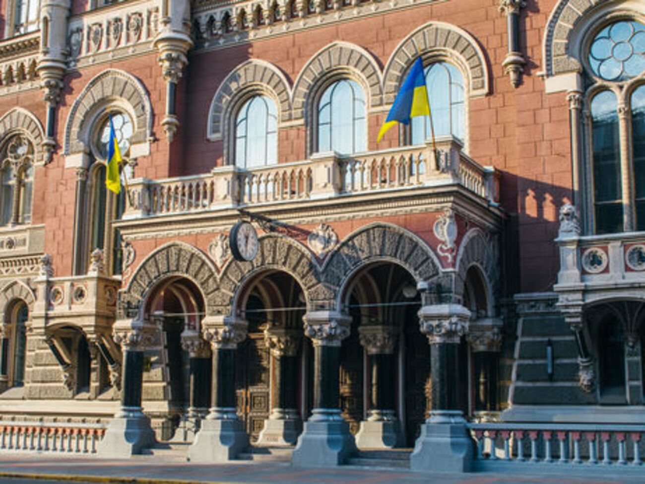 По данным НБУ, международные резервы Украины уменьшились из-за погашения государственного долга