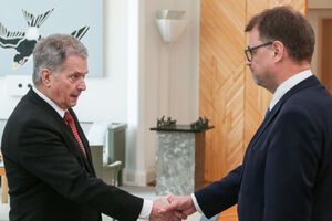 Президент Финляндии принял отставку правительства