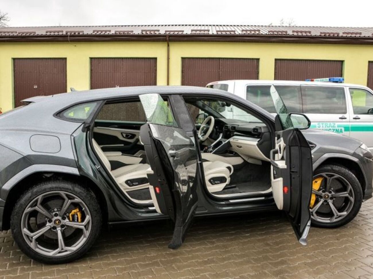 За інформацією польської прикордонної служби, Lamborghini Urus є найдорожчим автомобілем серед повернутих прикордонниками