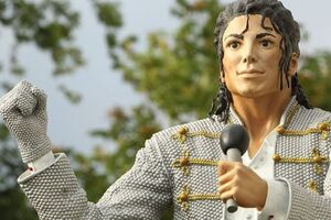 Статуя Джексона стояла с 2011 года