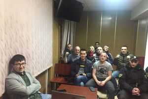 Активисты ожидали решения судьи в зале заседаний