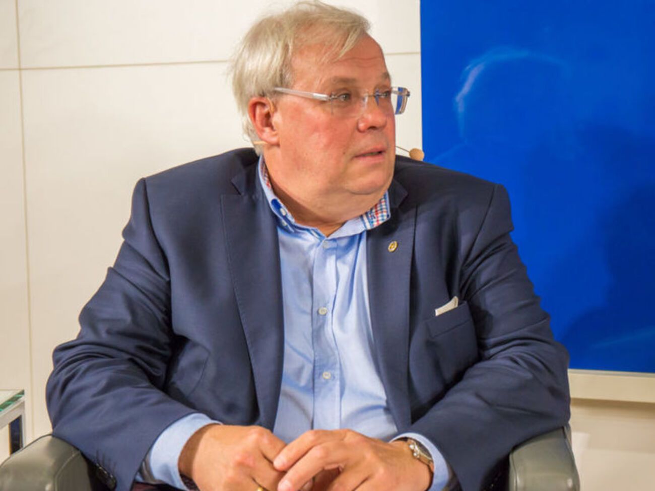 Вершютц, за даними української влади, використовує російські пропагандистські штампи