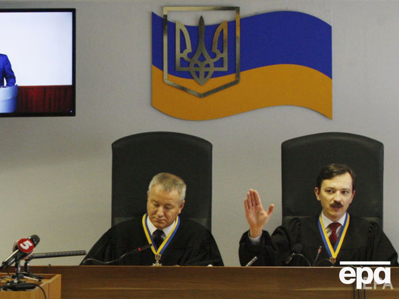 Оболонський райсуд Києва засудив Януковича до 13 років позбавлення волі