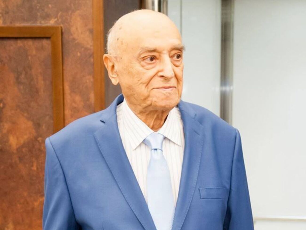 Причина смерти Этуша не называется