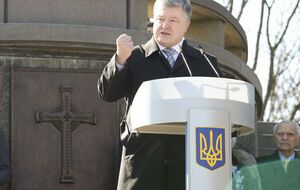 Порошенко: "Кобзар" дуже часто можна побачити у бліндажах на передовій