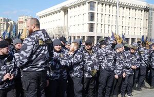 На Майдан вышли в том числе представители "нацдружин"