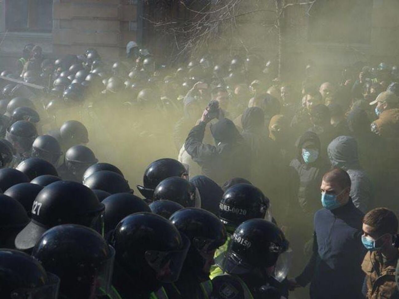 Сутички сталися з використанням димових шашок