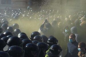 Сутички сталися з використанням димових шашок