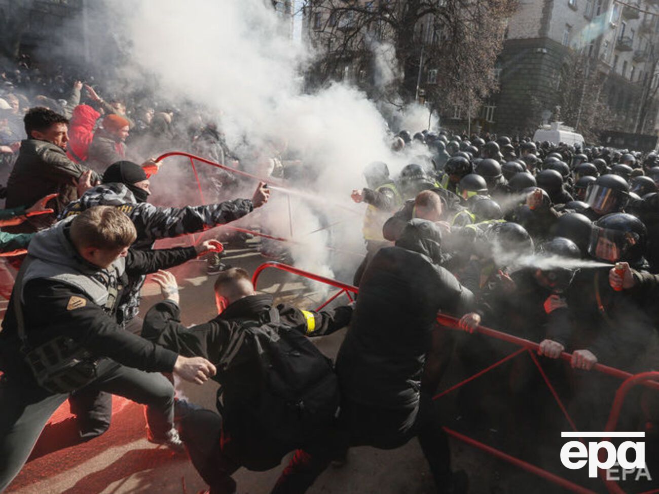 Улица Банковая была перегорожена в день шествия националистов