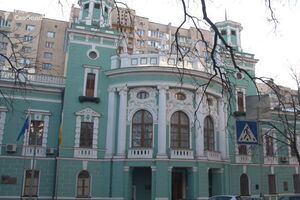 Руководство академии аграрных наук Украины может быть причастно к выводу госземель в частную собственность, говорится в расследовании "Схем"