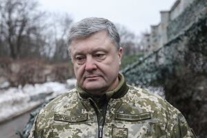 Порошенко: Ми зустріли війну з абсолютно пустими складами комплектуючих