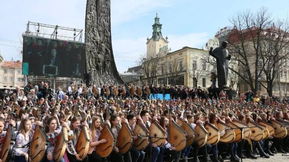 Бандуристы играли музыку для песен на стихи Шевченко