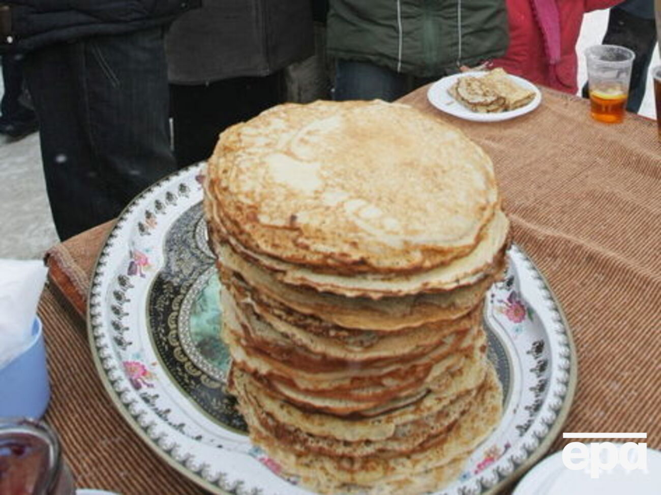 Блины &ndash; традиционное угощение во время Масленицы в РФ