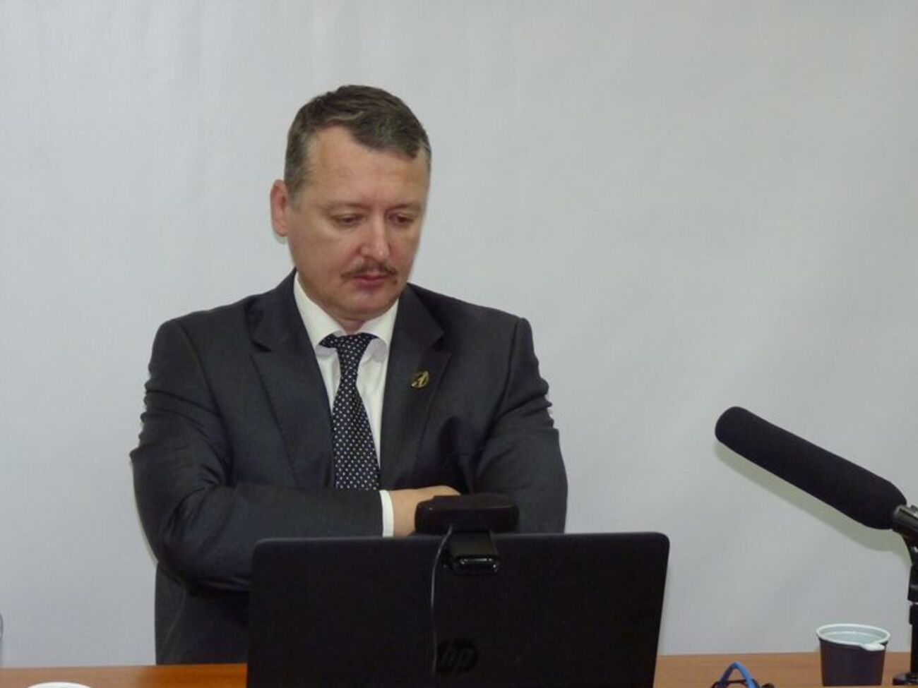 Гиркин заявил, что продает медаль из-за материальных проблем