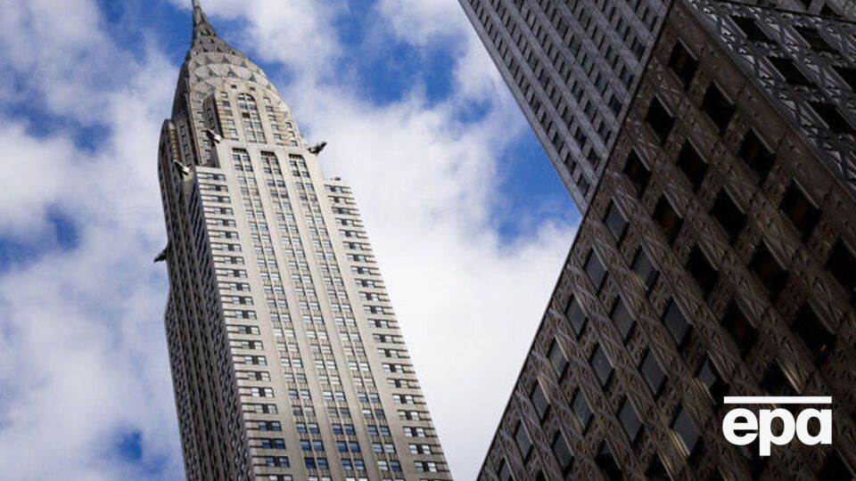 Chrysler Building по заказу автомобильной компании Chrysler построили в 1930 году