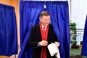 Ляшко продемонстрировал свой бюллетень в присутствии телекамер и избирателей