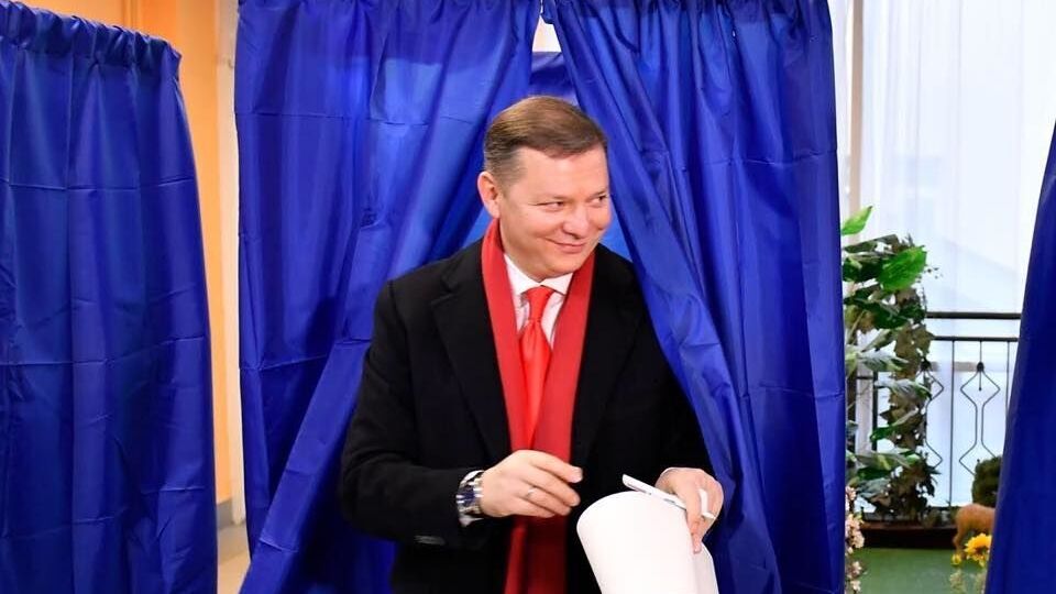 Ляшко продемонстрував свій бюлетень на телекамери та у присутності виборців