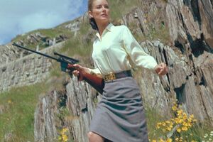 Мале играла в "Голдфингере"