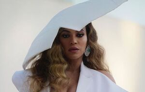 Бейонсе поделилась новыми снимками