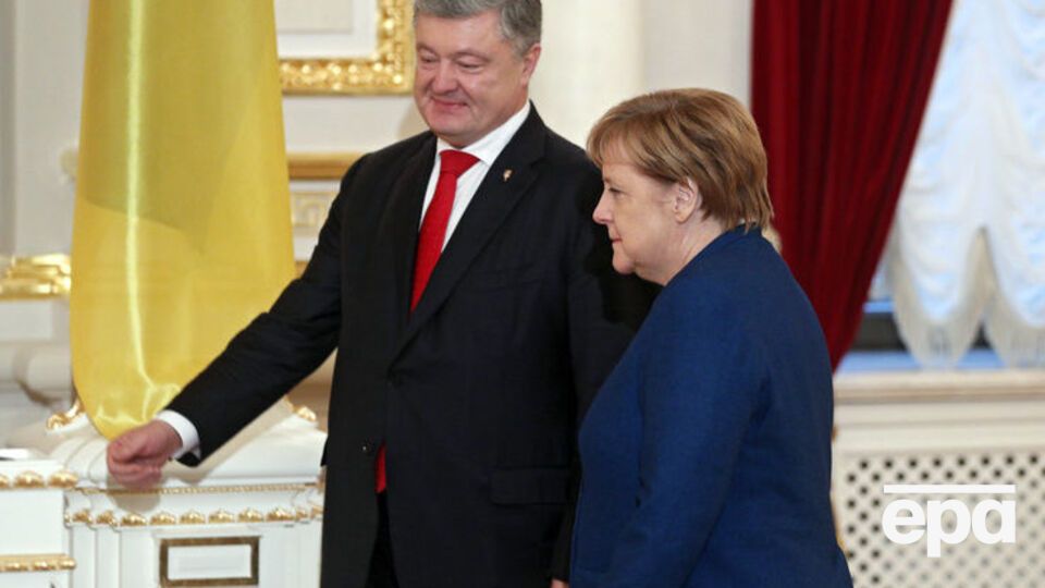 Порошенко поблагодарил Меркель за особое внимание к ситуации в Украине