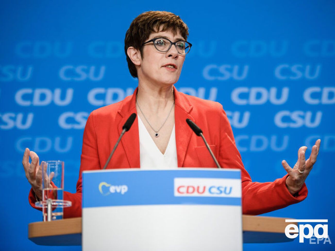 Крамп-Карренбауер заявила, що "Північний потік &ndash; 2" &ndash; не той проект, який вона підтримує "всім серцем"