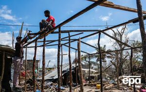 Потоки воды затапливали дороги и сносили дома