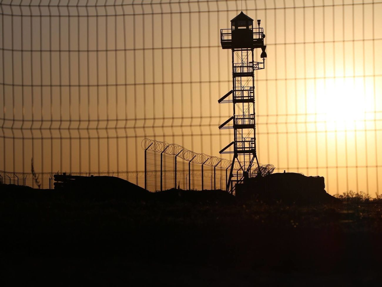 "Стену" начали возводить в 2014 году