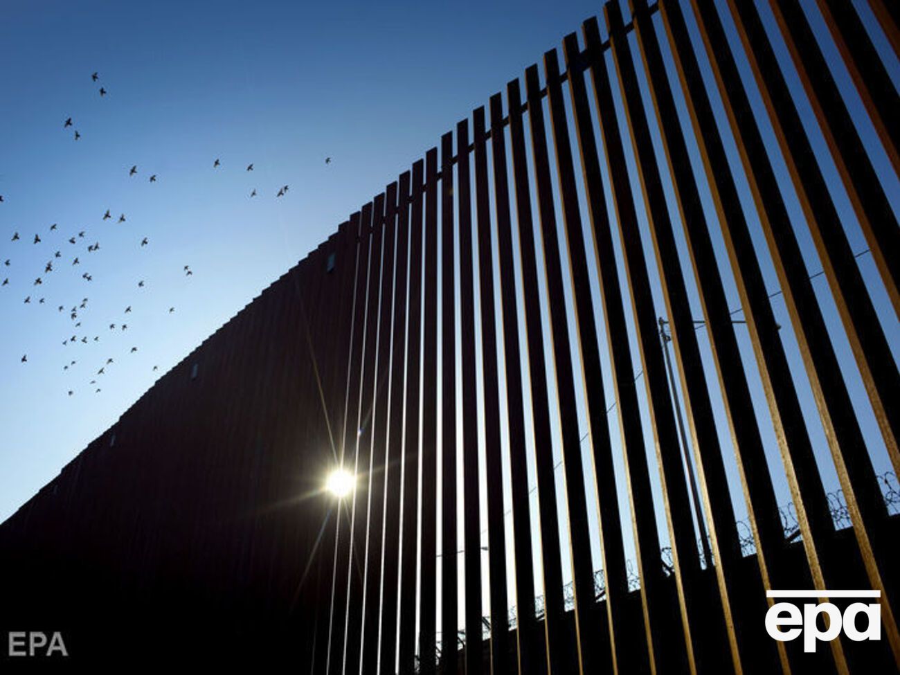 25 марта Пентагон выделил $1 млрд на строительство стены с Мексикой