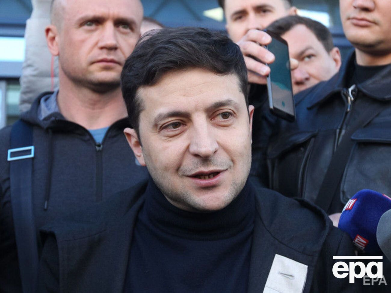 31 марта Зеленский заявил, что до второго тура выборов намерен представить пять членов своей президентской команды