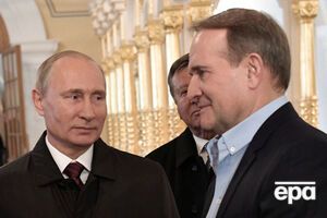 Медведчук (праворуч) заявив, що в межах переговорної групи виконував прохання президента України