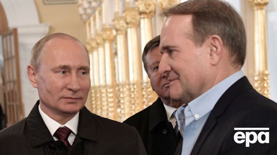 Медведчук (справа) заявил, что в рамках переговорной группы выполнял просьбы президента Украины