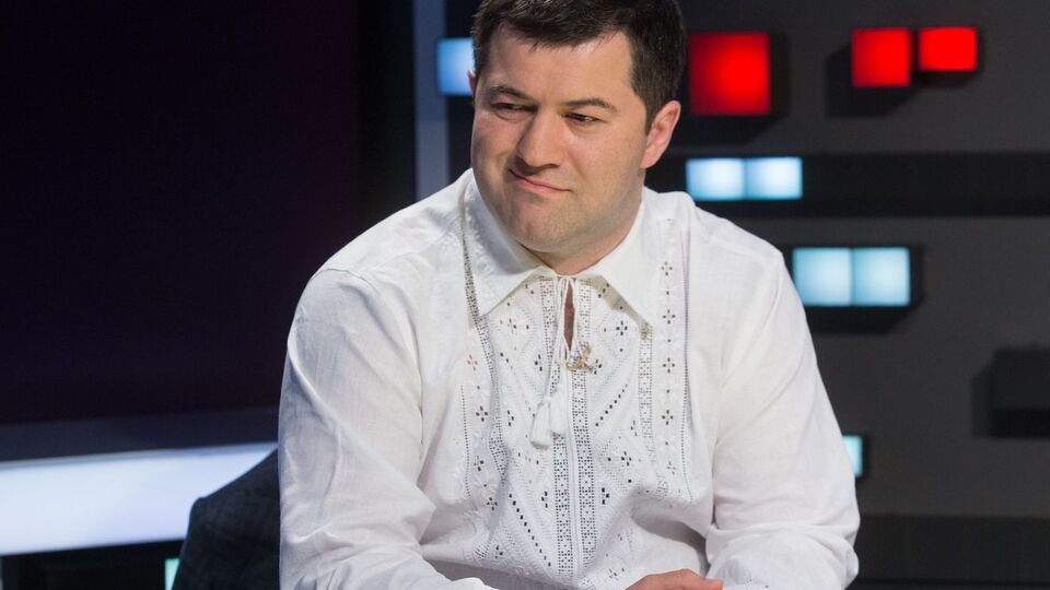 Насиров просит признать недействительными два распоряжения Кабмина