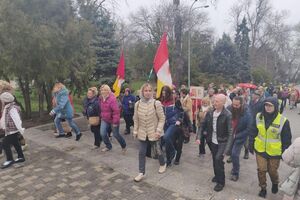 Учасники маршу під російські пісні пройшлися до Вічного вогню