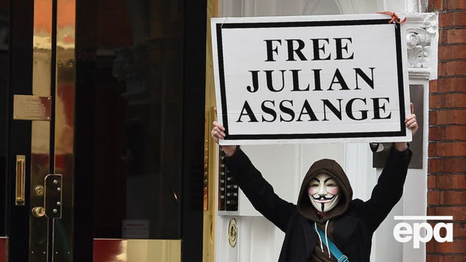 Ассанж із 2012 року живе на території посольства Еквадору в Лондоні