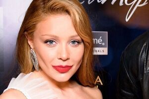 Тина Кароль надела платье с оборками