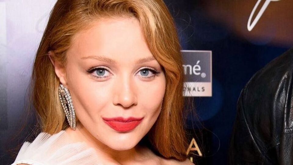 Тина Кароль надела платье с оборками