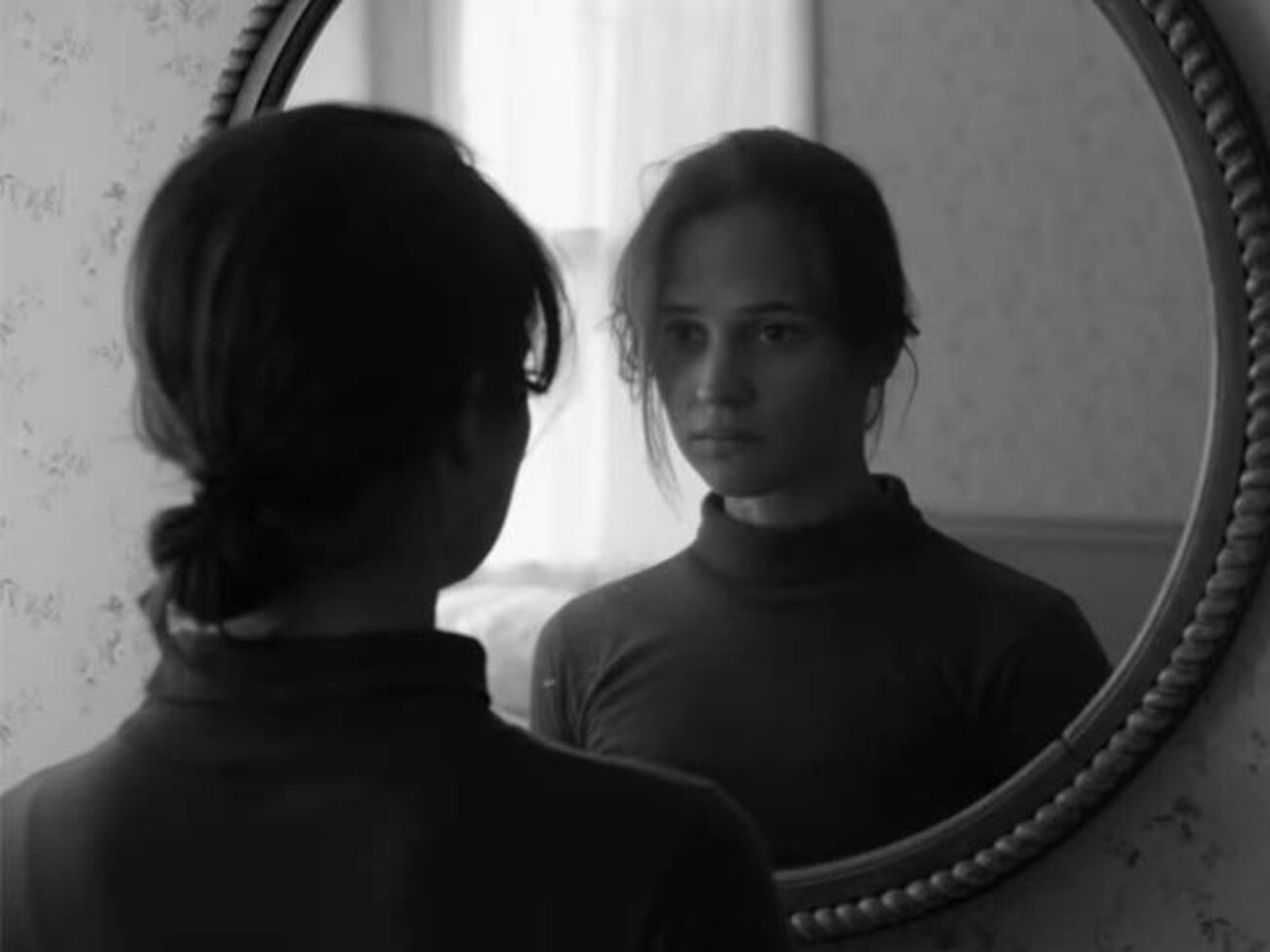 Викандер снялась в черно-белом ролике