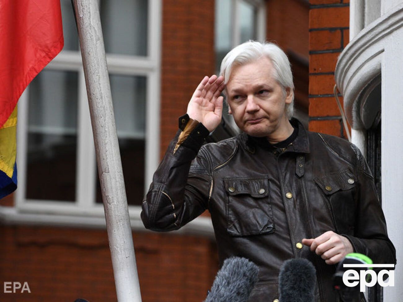 Ассанж жив у посольстві Еквадору в Лондоні сім років