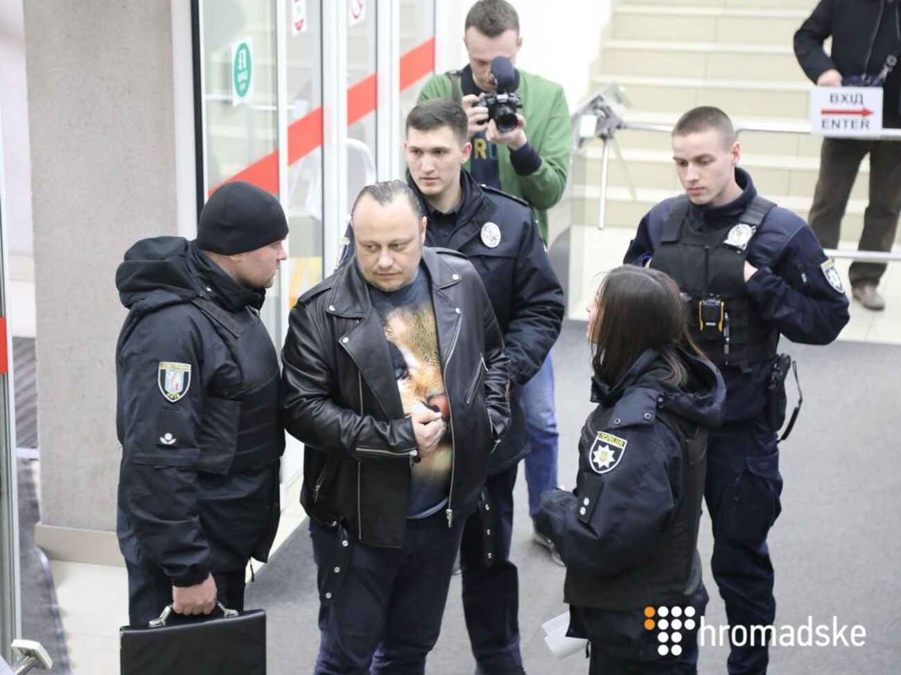 Поліцейські шукали бомбу в "Українських новинах"