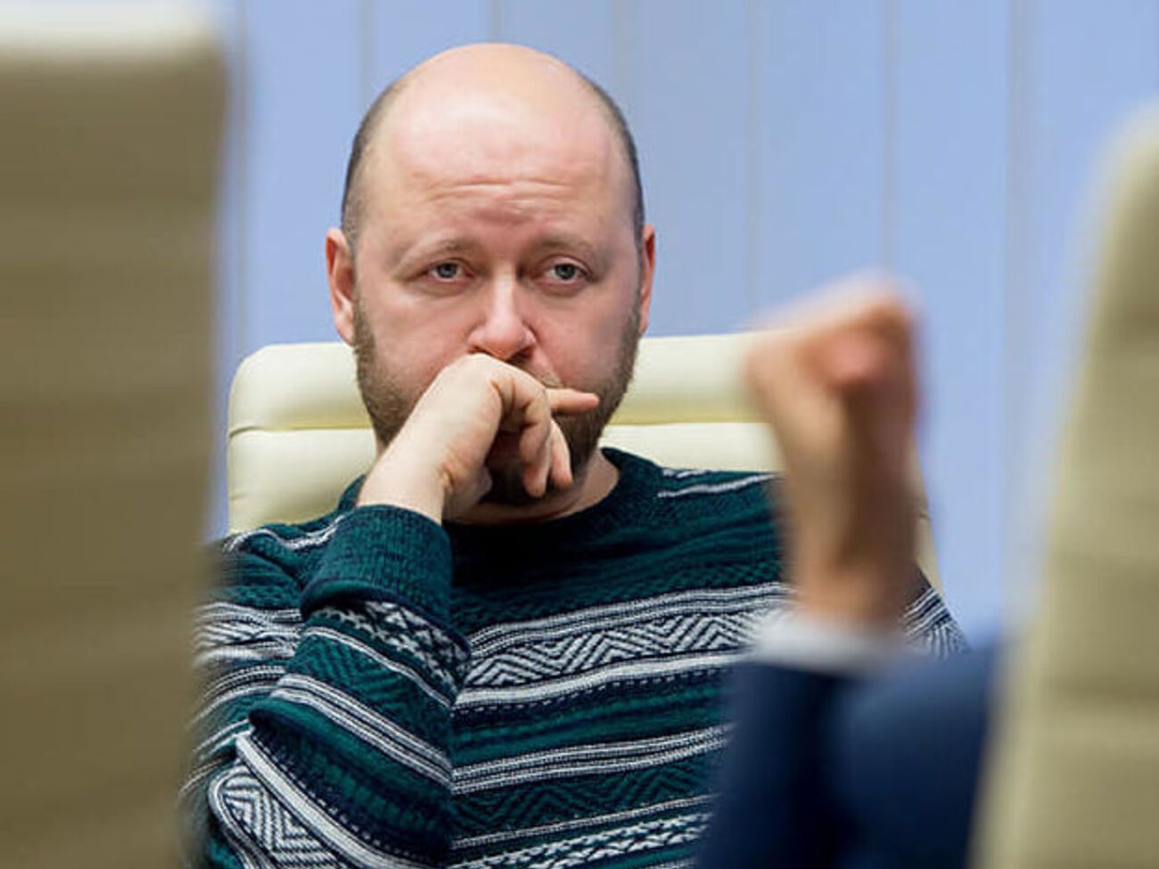 Порошенко – вороватый, неискренний, но с опытом и яйцами, Зеленский – харизматичный, но хамовитый и трусоватый. Вам какой больше нравится?