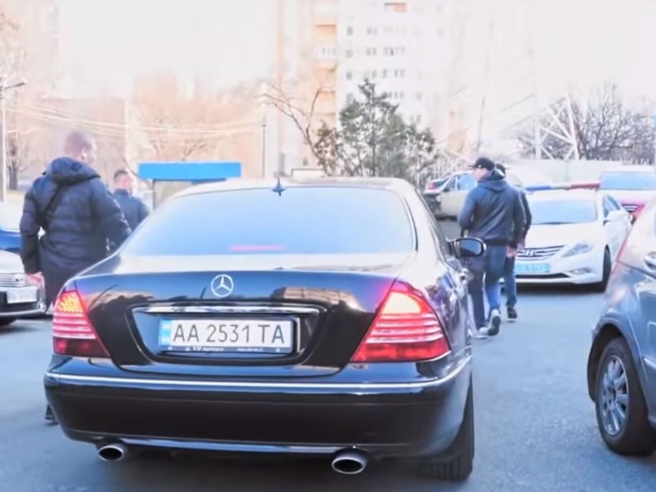 Зеленський їздить на чорній машині